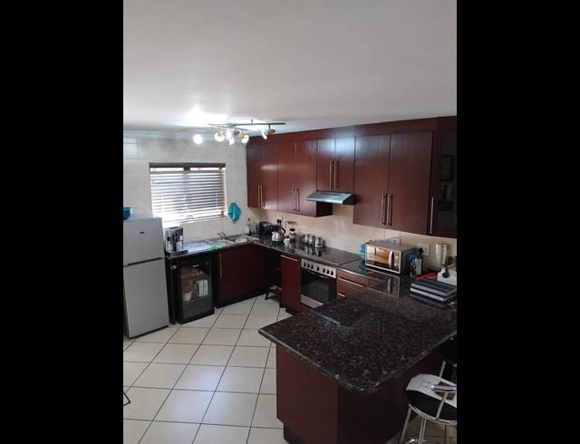 3 BEDROOM TOWNHOUSE FOR SALE IN PRIMROSE